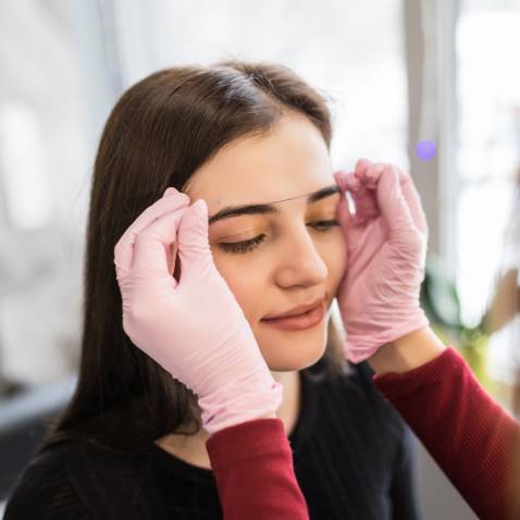 زراعة الحواجب